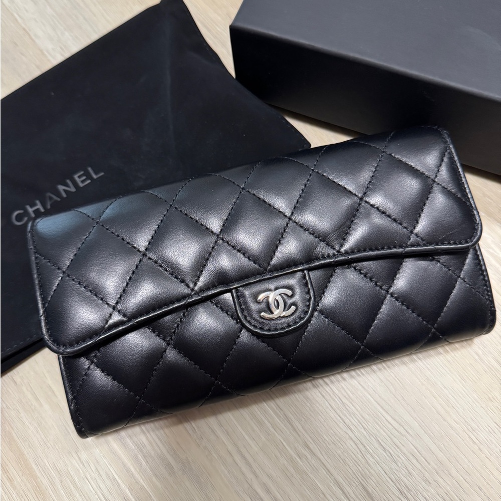 Chanel Black Quilted Lambskin Clutch